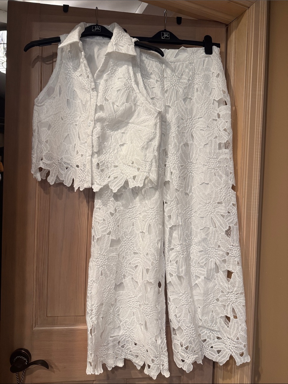 NWOT - White Lace Wide-Leg Pants & Sleeveless Shirt Set / Medium